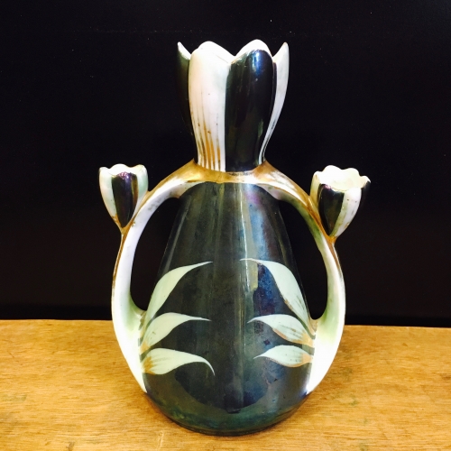 Vase en porcelaine fine émaillée